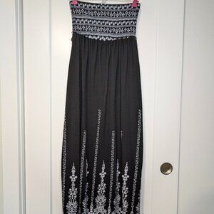 ✨ No Boundaries Black & White Summer Maxi Dress (Size M 7–9) 🖤🤍👗